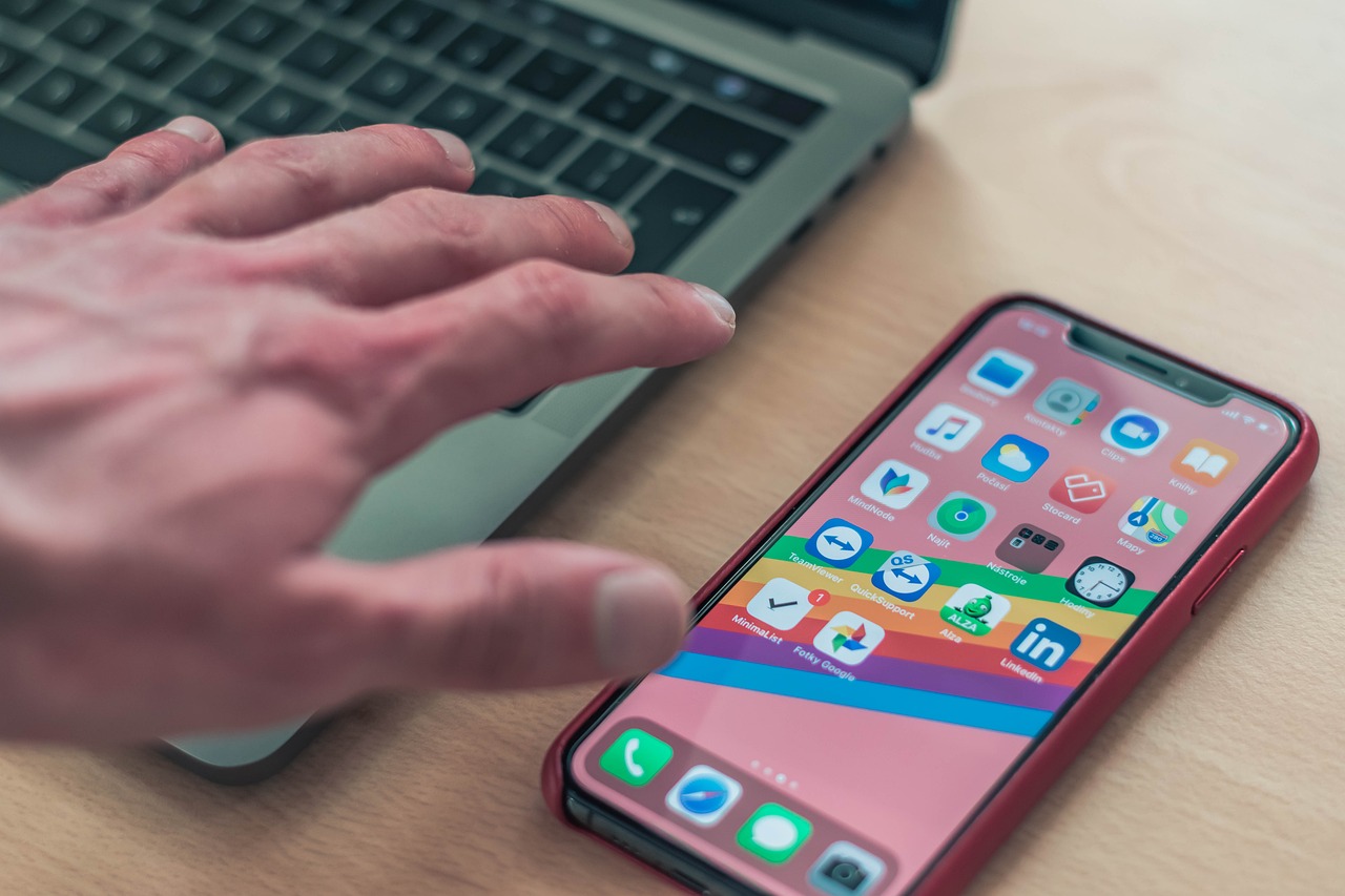 Internet v mobile